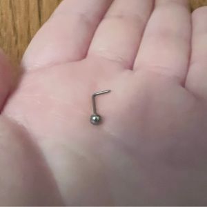 20G stainless steel ball L shaped nose stud. NEVER USED.